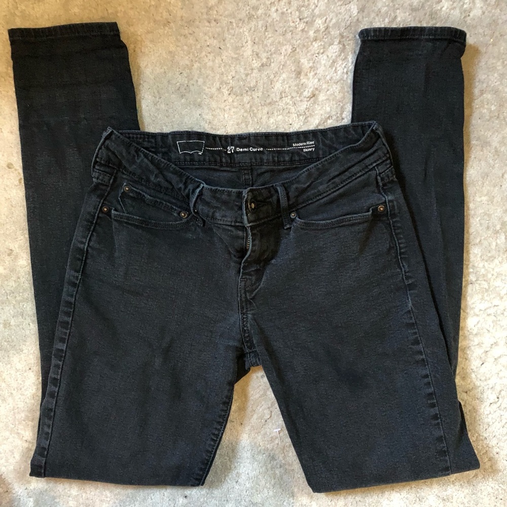 🔸2/$20 Black Levi’s Skinny Jeans / 27